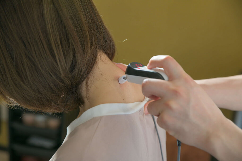 ハイボルトの施術風景